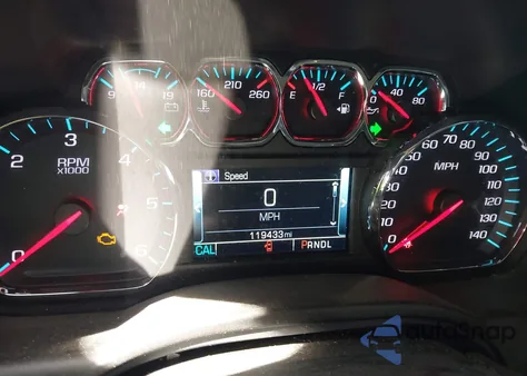 2018 Chevrolet Suburban Lt z USA, uszkodzony, nr VIN 1GNSCHKC0JR333972